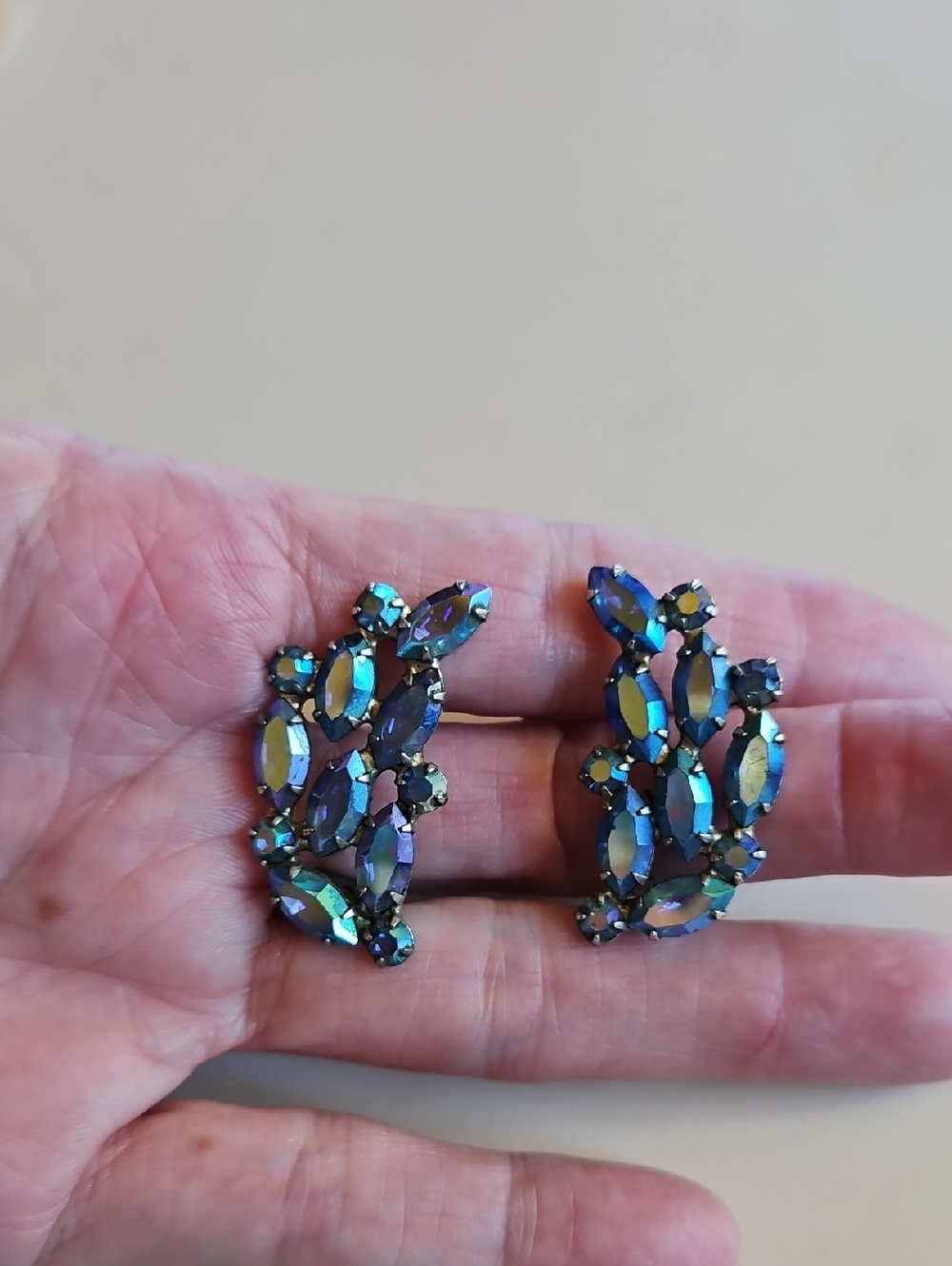 Vintage blue Aurora Borealis rhinestones silver-tone clip on earrings Dazzling - Picture 3 of 5
